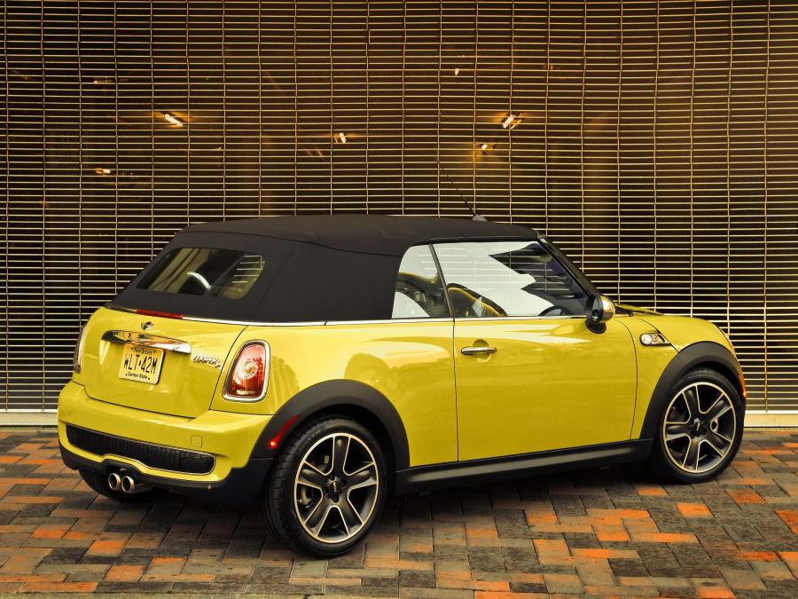  Mini Cooper S Cabrio 2009 года  (US) (фото 15 из 19)